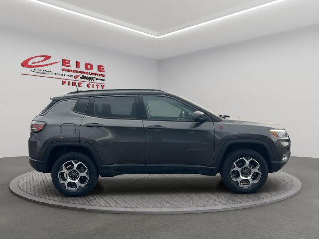 Used 2022 Jeep Compass Trailhawk w/ Trailhawk Elite Group AWD/4WD image 11