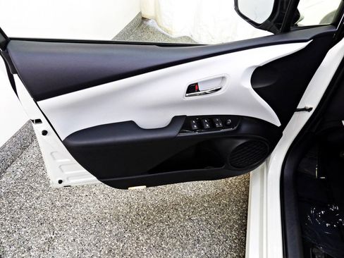 Used 2018 Toyota Prius Prime Advanced FWD image 7
