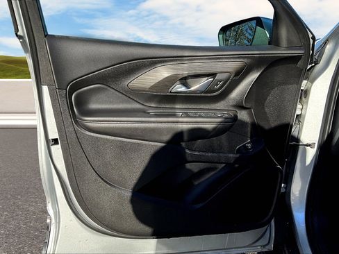 Used 2022 GMC Terrain SLE w/ Driver Convenience Package image 12