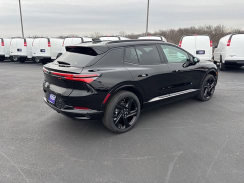 New 2026 Chevrolet Equinox EV RS image 3