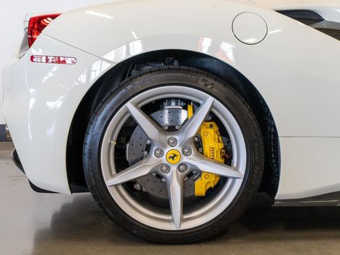 Used 2018 Ferrari 488 Spider image 36