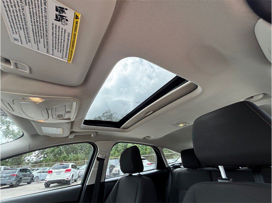 Used 2015 Ford Focus SE FWD image 27