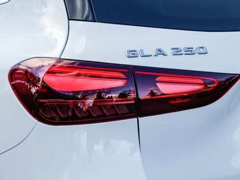 Certified 2025 Mercedes-Benz GLA 250 GLA 250 image 8