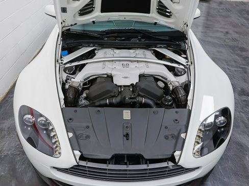 Used 2011 Aston Martin V12 Vantage Coupe image 3