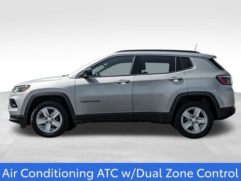 Used 2022 Jeep Compass Latitude w/ Convenience Group AWD/4WD image 4