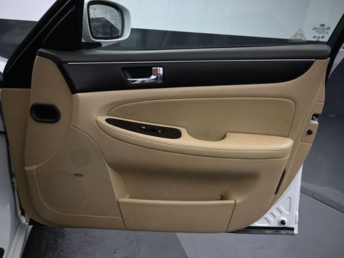 Used 2011 Hyundai Genesis 4.6 image 41