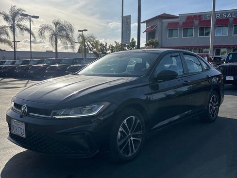 Used 2025 Volkswagen Jetta Sport image 1