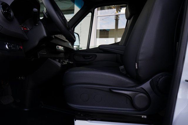Used 2023 Mercedes-Benz Sprinter 2500 image 30