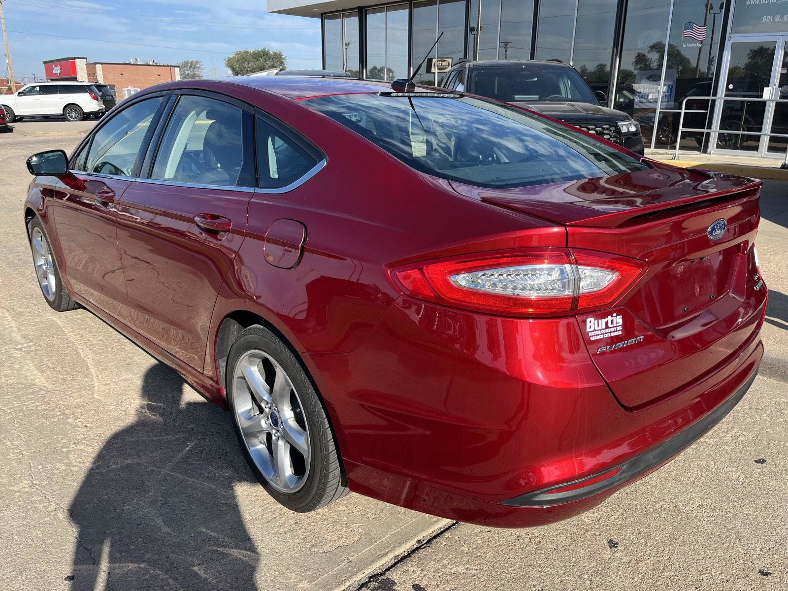 Used 2014 Ford Fusion SE FWD image 10