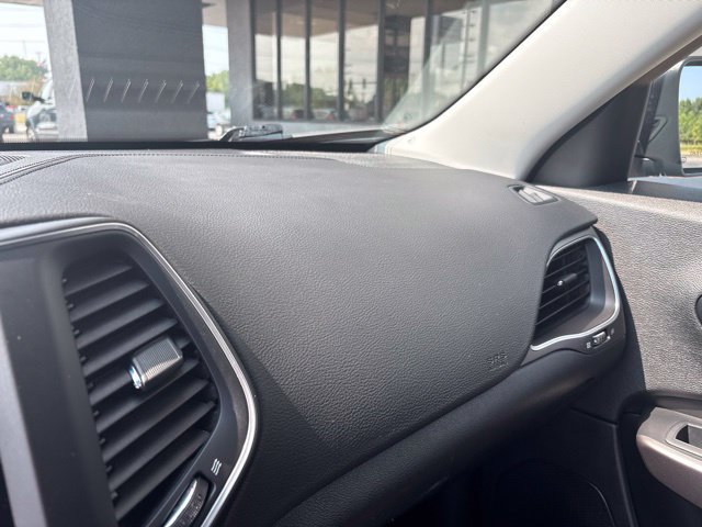 Used 2022 Jeep Cherokee Latitude Lux FWD image 25