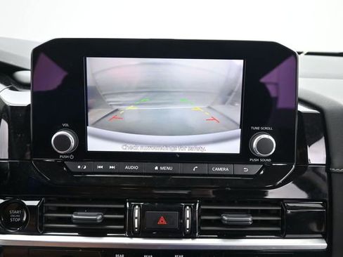 Used 2025 Nissan Pathfinder SV AWD/4WD image 18