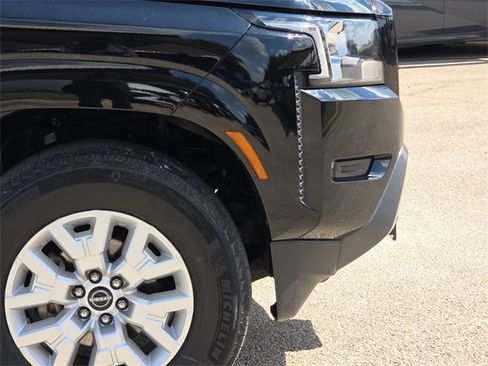 Used 2022 Nissan Frontier SV image 5