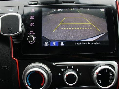 Used 2018 Honda Fit Sport image 9