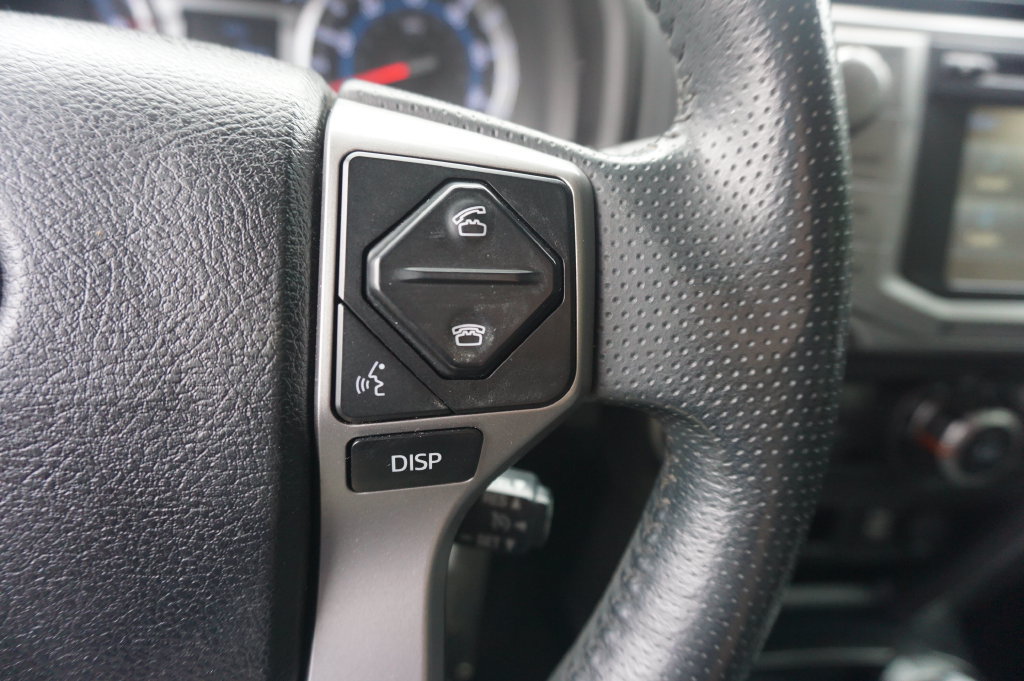 Used 2018 Toyota 4Runner SR5 AWD/4WD image 8