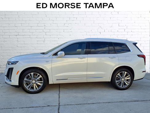 Used 2022 Cadillac XT6 Premium Luxury image 2