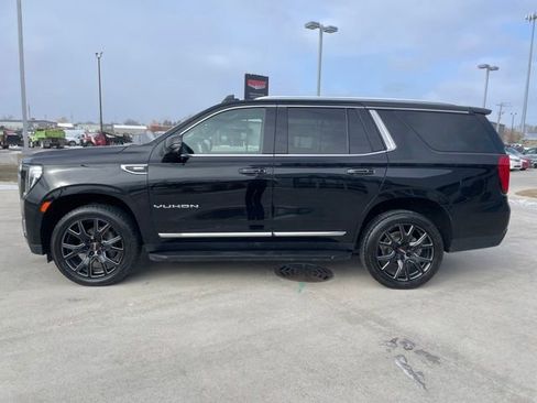 Used 2021 GMC Yukon SLT w/ SLT Luxury Plus Package image 2