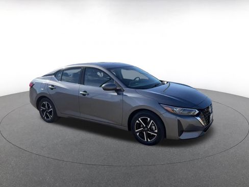 Used 2025 Nissan Sentra SV image 2