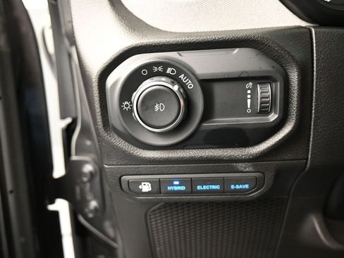Used 2024 Jeep Wrangler Unlimited AWD/4WD image 32