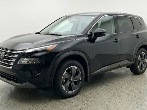 Used 2025 Nissan Rogue SV image 3
