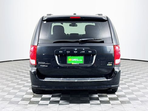 Used 2019 Dodge Grand Caravan SXT image 8