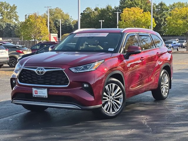 Certified 2023 Toyota Highlander Platinum AWD/4WD image 2