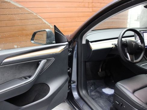 Used 2023 Tesla Model Y Long Range image 12