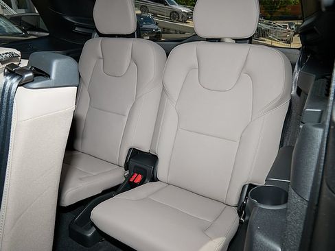 New 2026 Volvo XC90 T8 Plus w/ Protection Package Premier AWD/4WD image 23