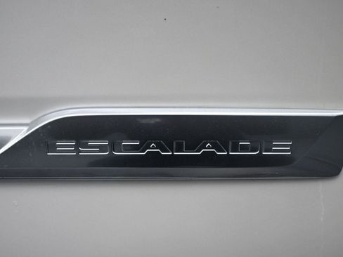 Used 2020 Cadillac Escalade Premium Luxury w/ LPO, Radiant Package image 6