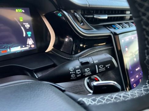 Used 2022 Jeep Grand Cherokee Limited 4xe image 31