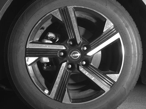 Used 2025 Nissan Sentra SV image 12