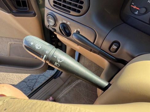 Used 1997 Chrysler Town & Country LXi image 27