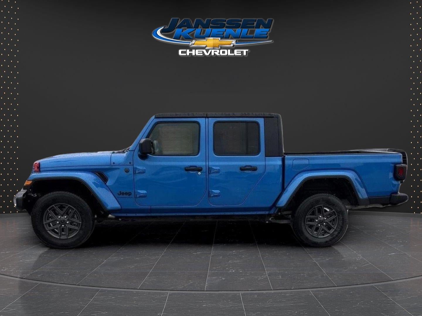 Used 2024 Jeep Gladiator Sport AWD/4WD image 2
