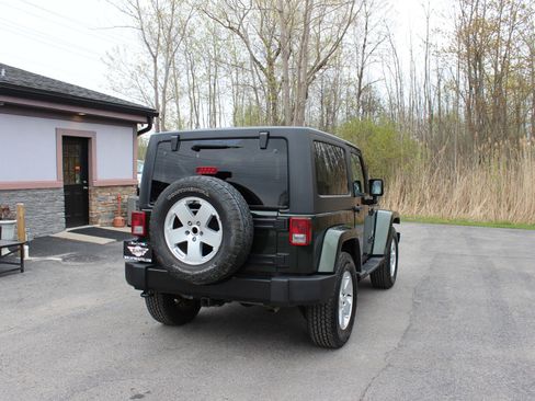 Used 2011 Jeep Wrangler Sahara w/ Connectivity Group AWD/4WD image 5