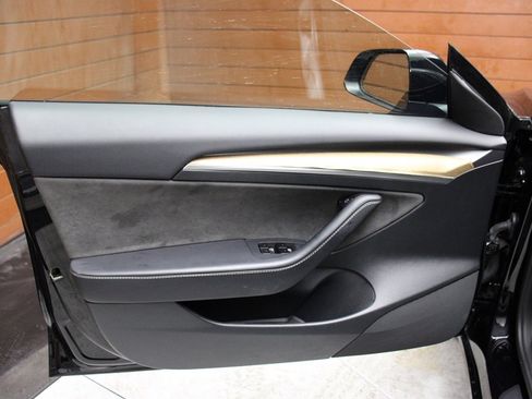 Used 2023 Tesla Model 3 Standard Range image 22