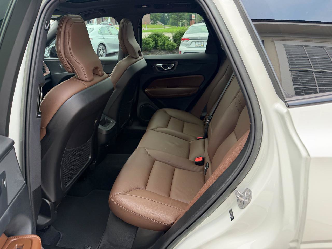 Used 2023 Volvo XC60 B5 Plus AWD/4WD image 22