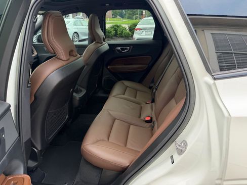 Used 2023 Volvo XC60 B5 Plus AWD/4WD image 22