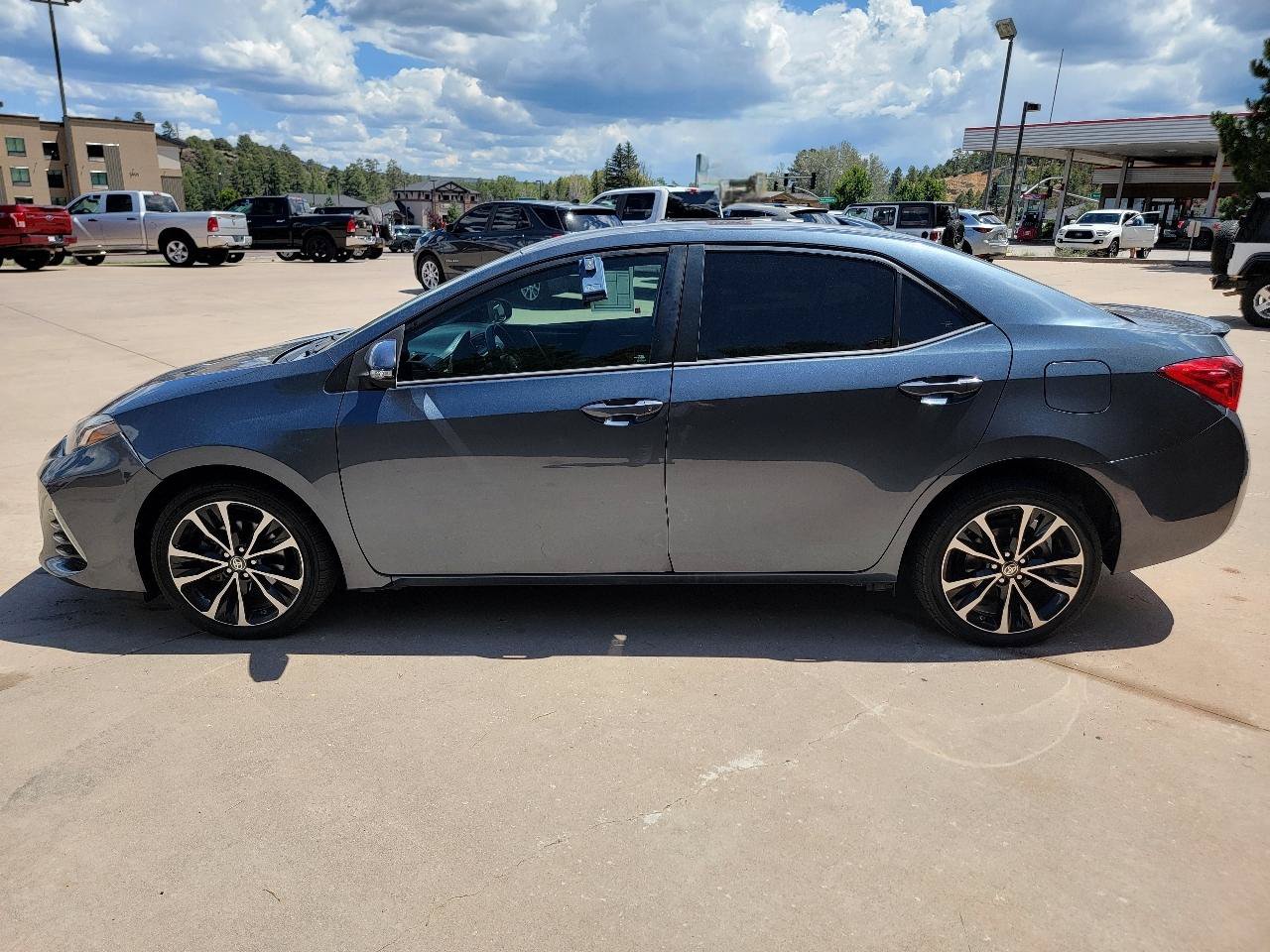 Used 2017 Toyota Corolla SE w/ Carpet Mat Package (TMS) FWD image 8