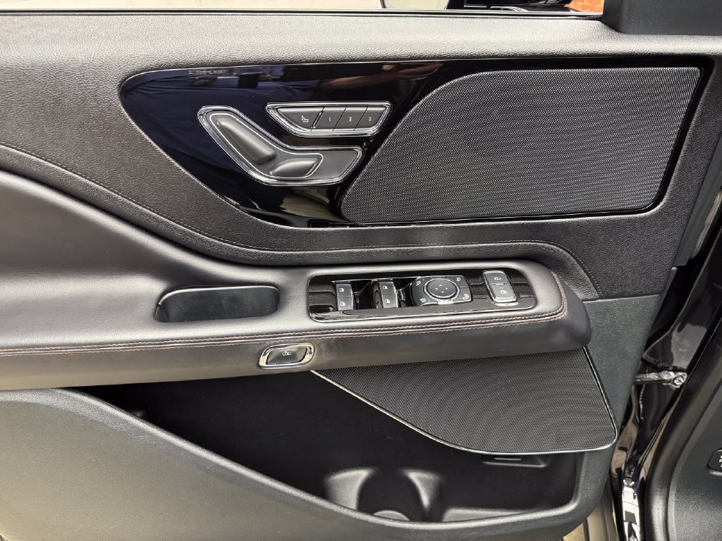 Used 2024 Lincoln Aviator AWD w/ Premium Package image 10