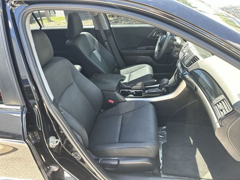 Used 2017 Honda Accord LX image 9