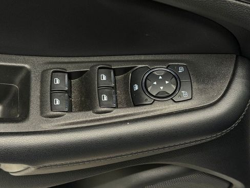 Used 2024 Ford Edge SE image 17