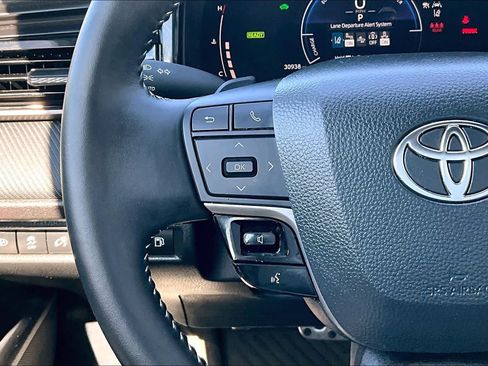 Certified 2025 Toyota Camry SE FWD image 23