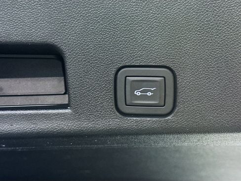 Used 2025 GMC Acadia Elevation image 31