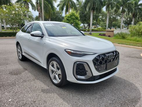Used 2025 Audi Q5 Premium Plus w/ Premium Plus AWD/4WD image 2