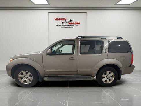 Used 2009 Nissan Pathfinder SE image 4