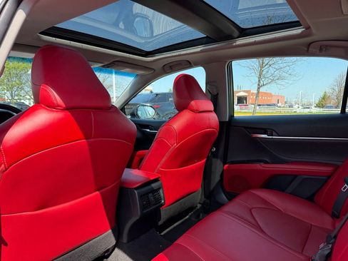 Used 2018 Toyota Camry XSE FWD image 16