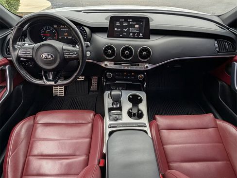 Used 2019 Kia Stinger GT2 image 9