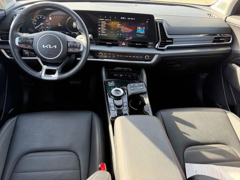 Certified 2025 Kia Sportage SX Prestige AWD/4WD image 10