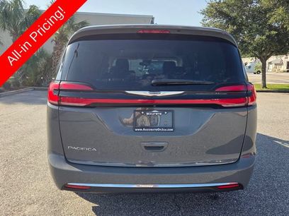Used 2022 Chrysler Pacifica Touring-L