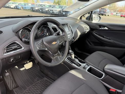 Used 2018 Chevrolet Cruze LT w/ LT Fleet Convenience Package image 17