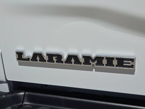 New 2026 RAM 2500 Laramie AWD/4WD image 9